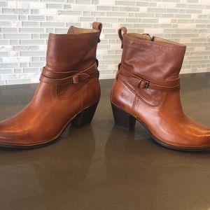 NEVER BEEN WORN Jackie Rivet Frye Boots